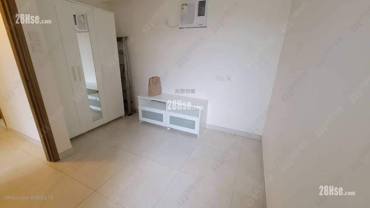 Kornhill Rental 2 Bedrooms , 1 Bathroom 497 ft²