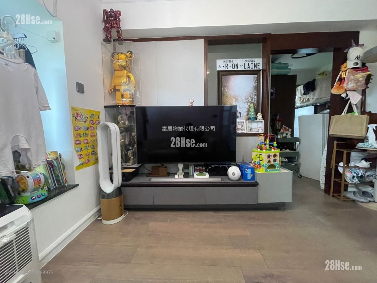 Sea Crest Villa Sell 2 Bedrooms , 1 Bathroom 415 ft²