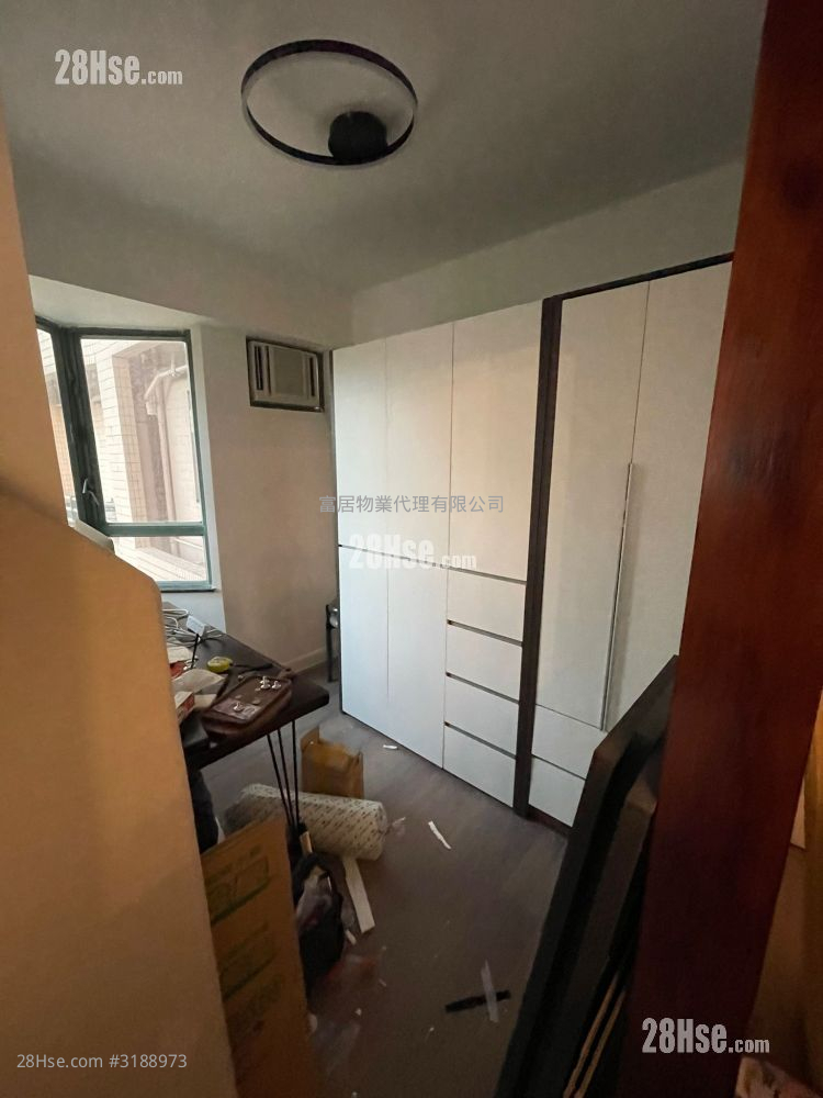 Sea Crest Villa Sell 2 Bedrooms , 1 Bathroom 415 ft²