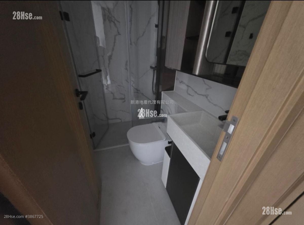 Eight Southpark Sell 2 Bedrooms , 1 Bathroom 351 ft²