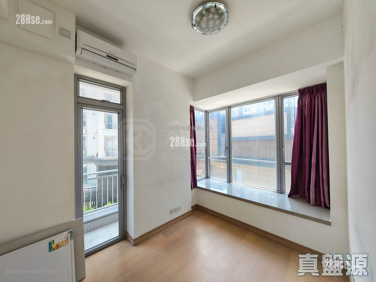 The Reach Sell 3 Bedrooms 660 ft²