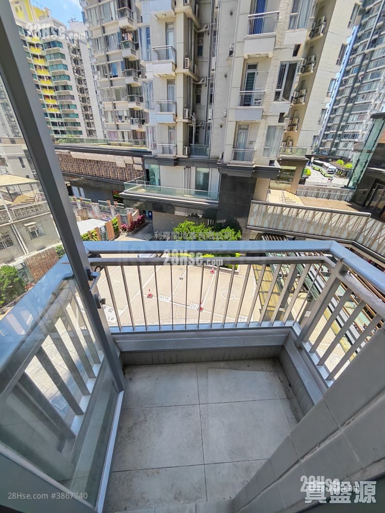 The Reach Sell 3 Bedrooms 660 ft²