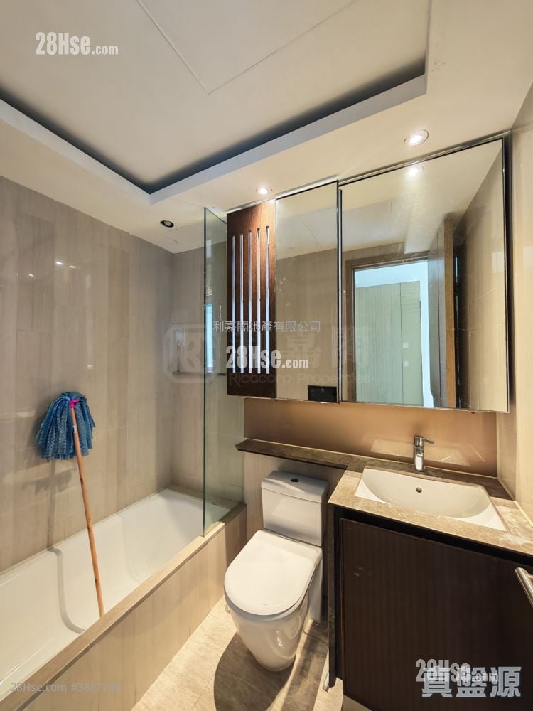 The Reach Sell 3 Bedrooms 660 ft²