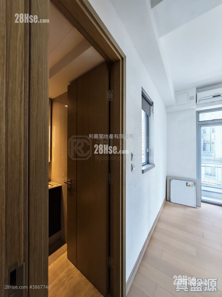 The Reach Sell 3 Bedrooms 660 ft²