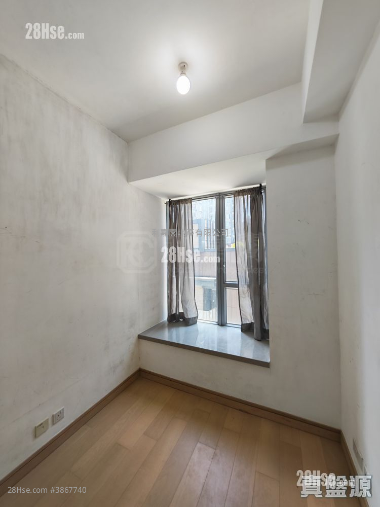 The Reach Sell 3 Bedrooms 660 ft²