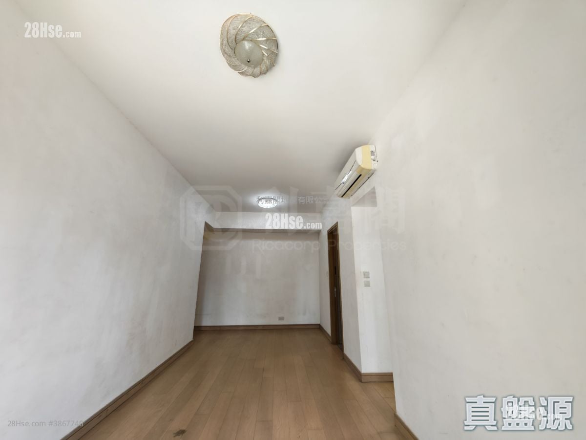 The Reach Sell 3 Bedrooms 660 ft²