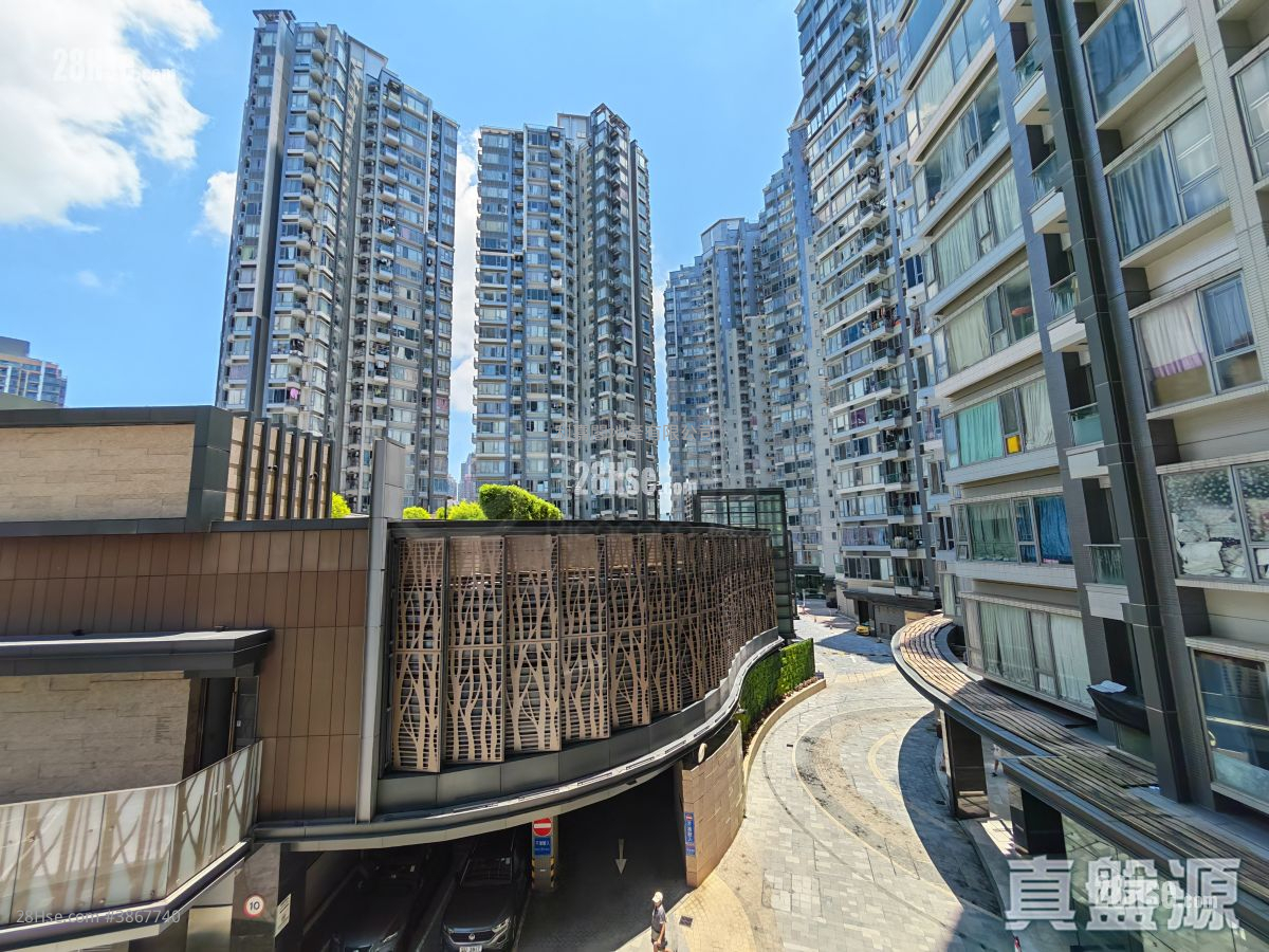 The Reach Sell 3 Bedrooms 660 ft²