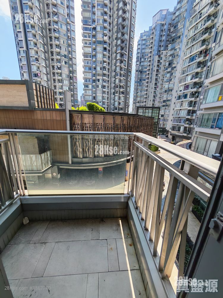 The Reach Sell 3 Bedrooms 660 ft²