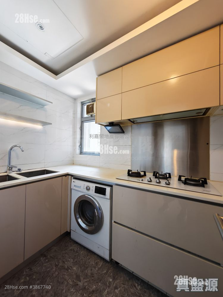 The Reach Sell 3 Bedrooms 660 ft²