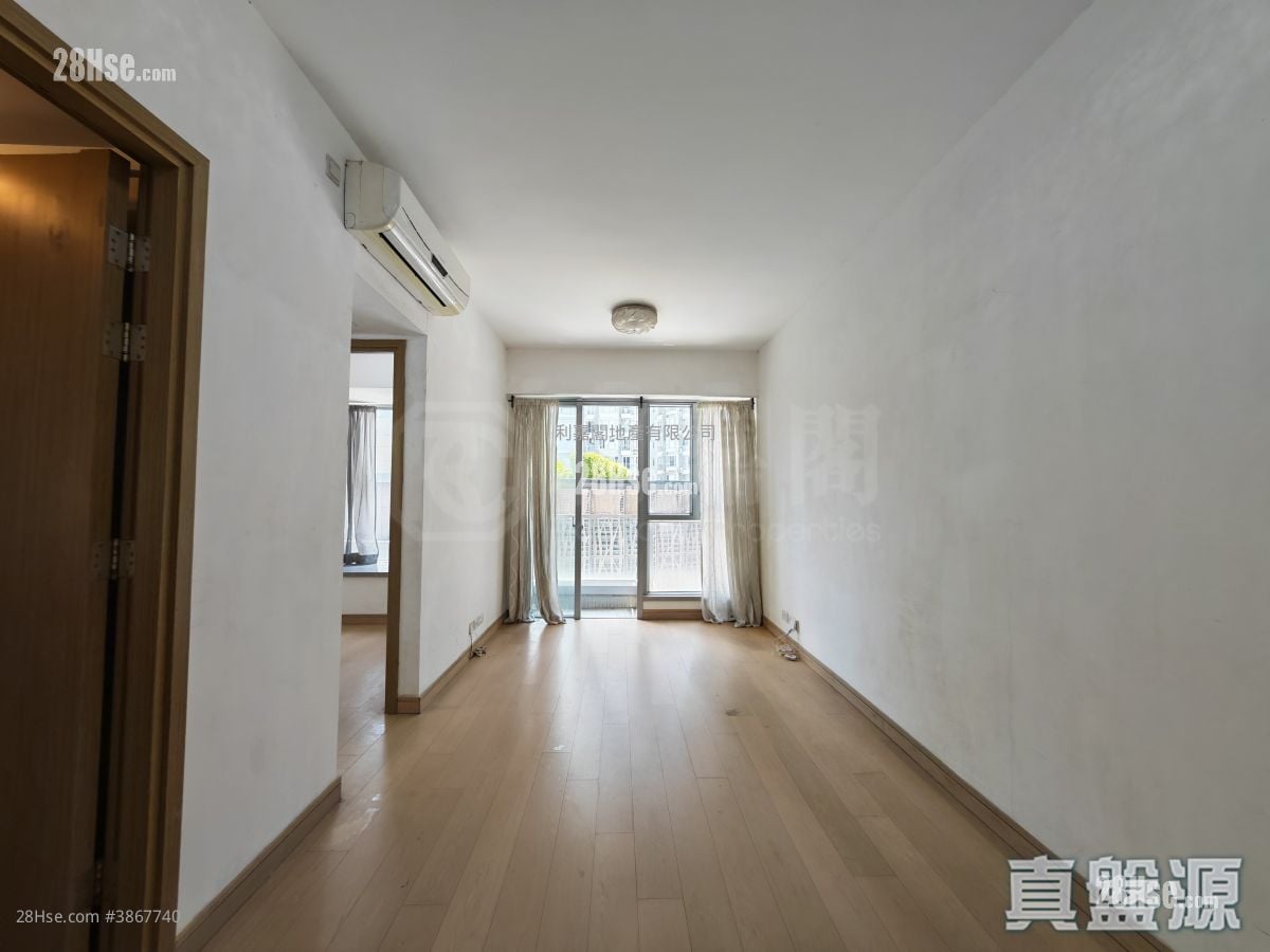 The Reach Sell 3 Bedrooms 660 ft²