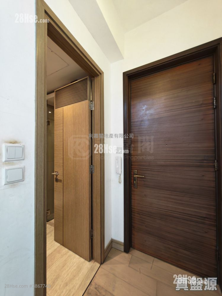 The Reach Sell 3 Bedrooms 660 ft²