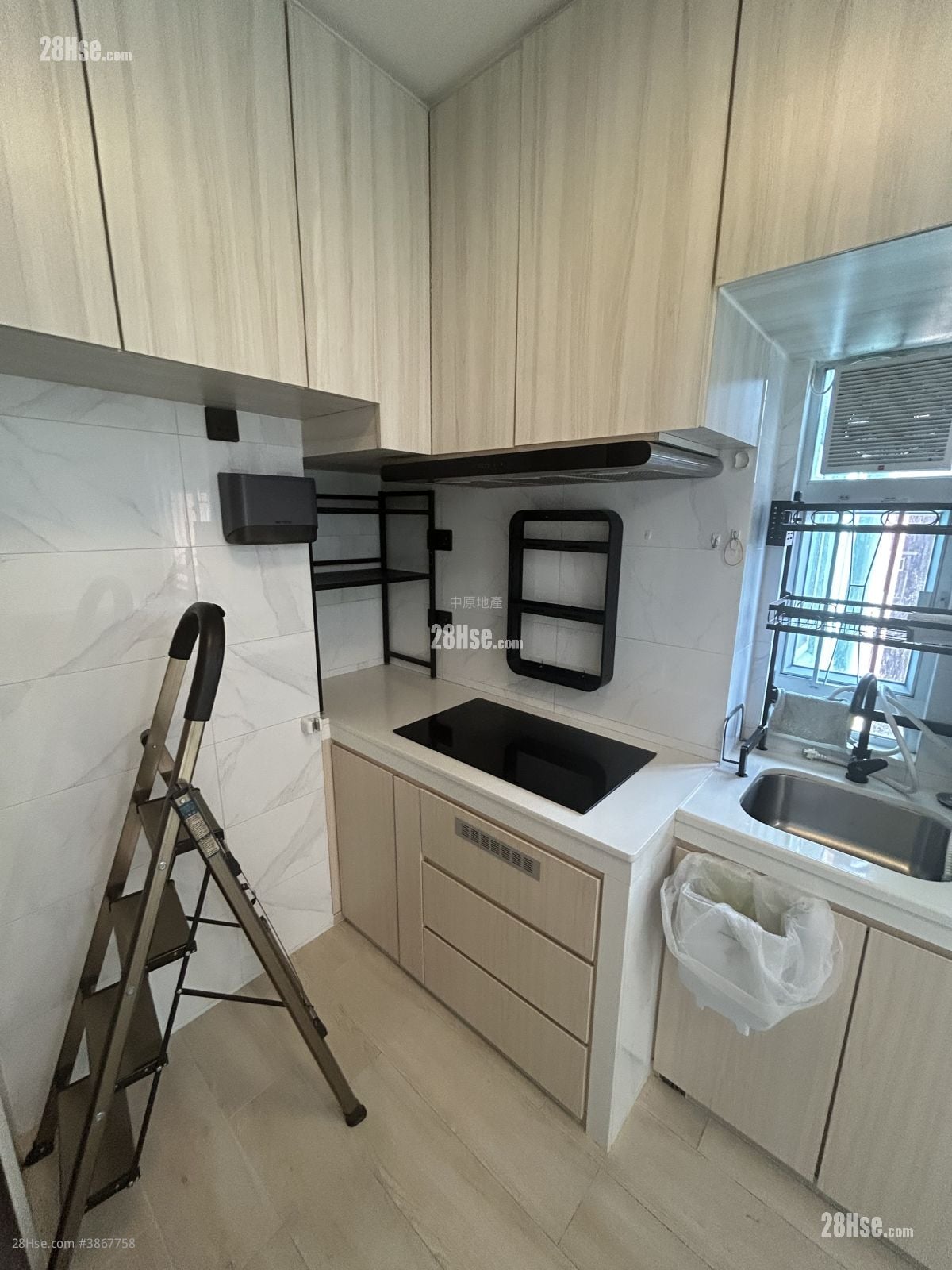 Lucky Mansion Sell 2 Bedrooms , 1 Bathroom 315 ft²