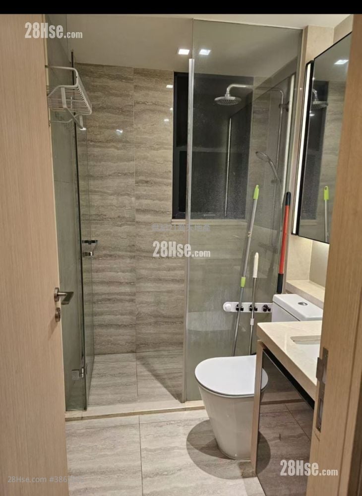 The Regent Rental 3 Bedrooms , 3 Bathrooms 750 ft²