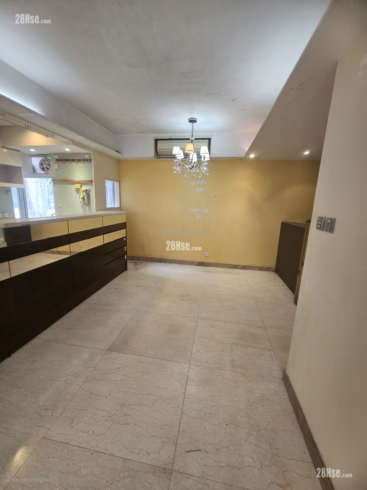 Yan On Building Sell 3 Bedrooms , 1 Bathroom 774 ft²