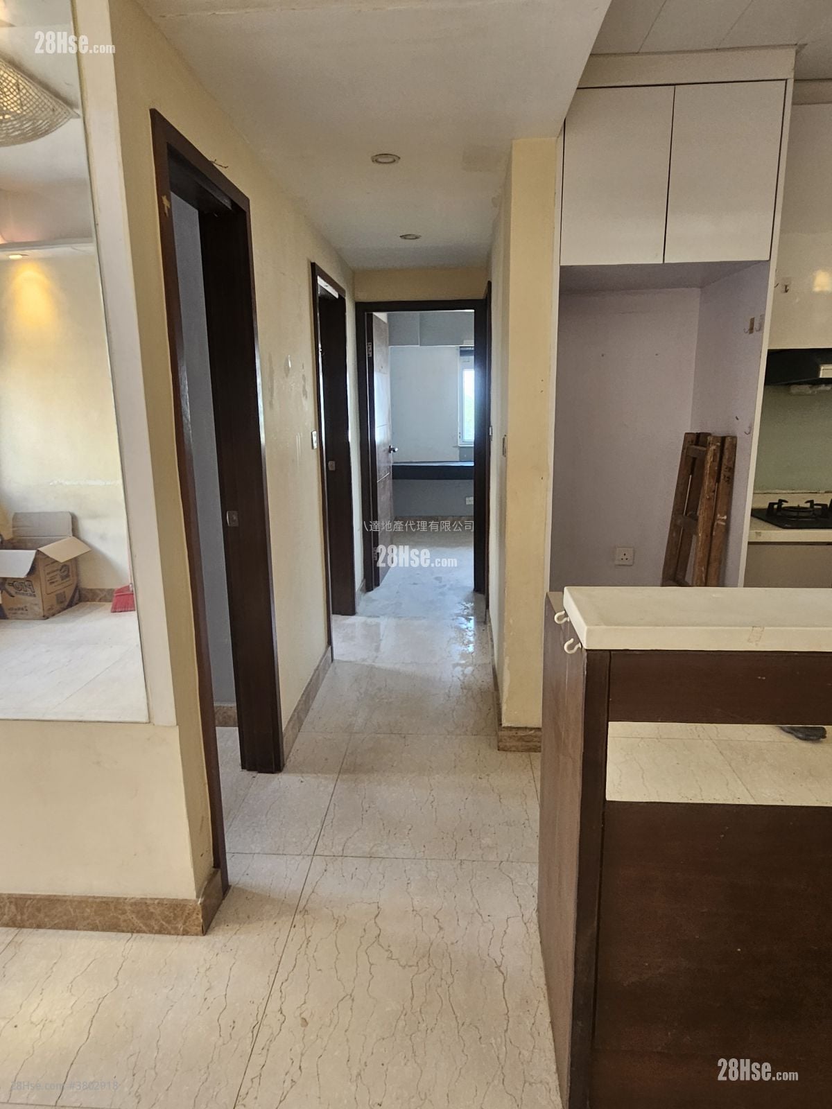 Yan On Building Sell 3 Bedrooms , 1 Bathroom 774 ft²