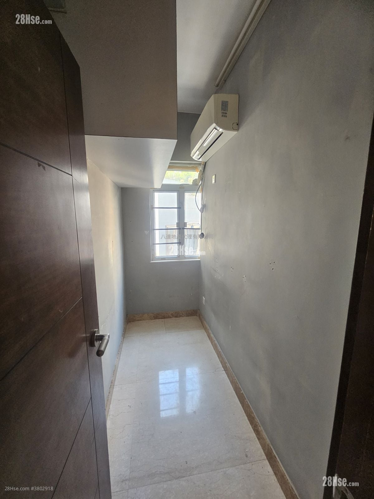 Yan On Building Sell 3 Bedrooms , 1 Bathroom 774 ft²