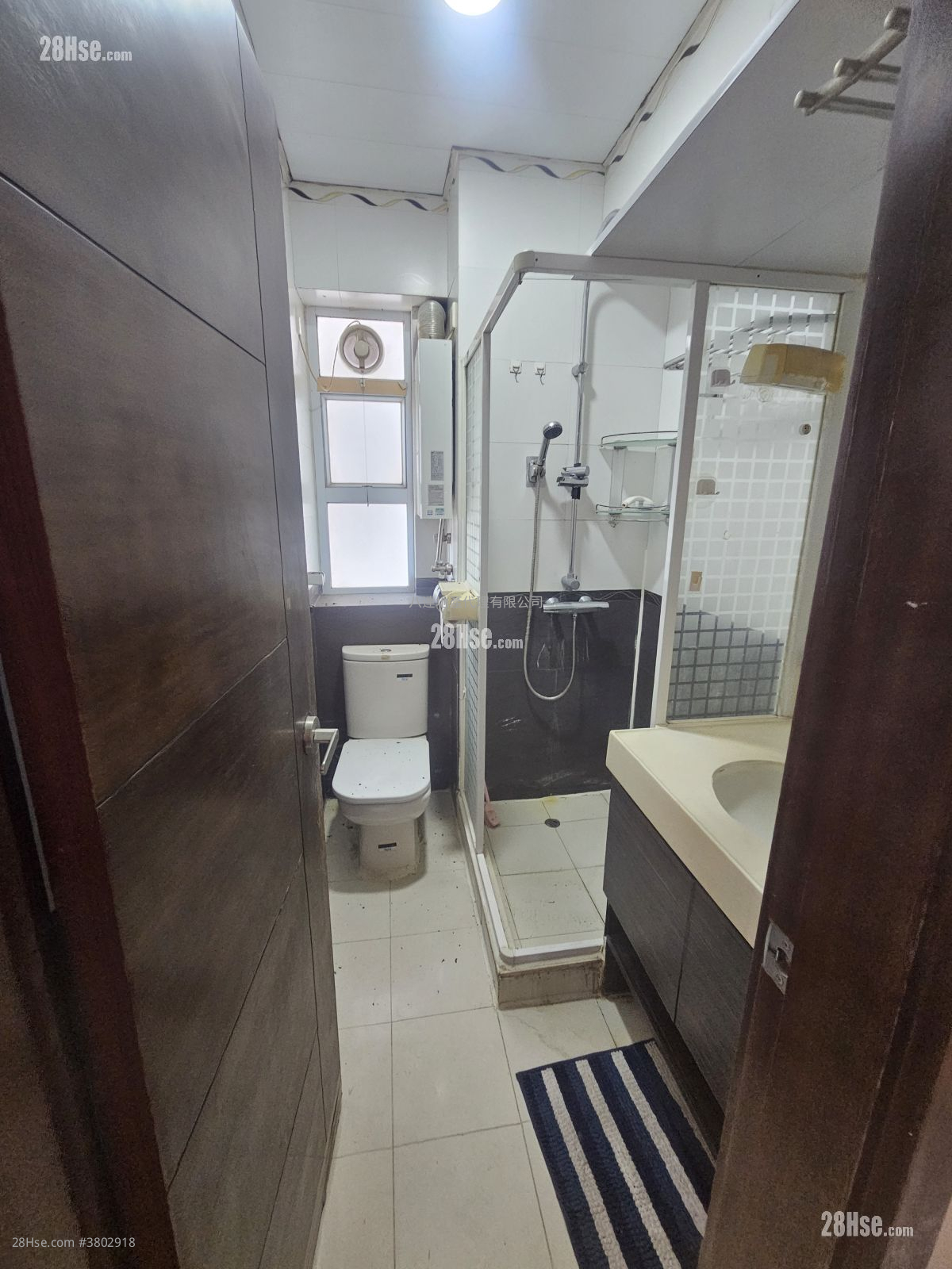 Yan On Building Sell 3 Bedrooms , 1 Bathroom 774 ft²