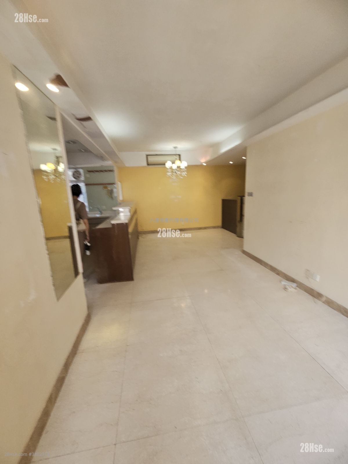 Yan On Building Sell 3 Bedrooms , 1 Bathroom 774 ft²
