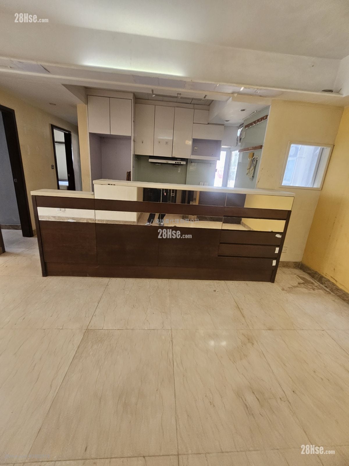 Yan On Building Sell 3 Bedrooms , 1 Bathroom 774 ft²