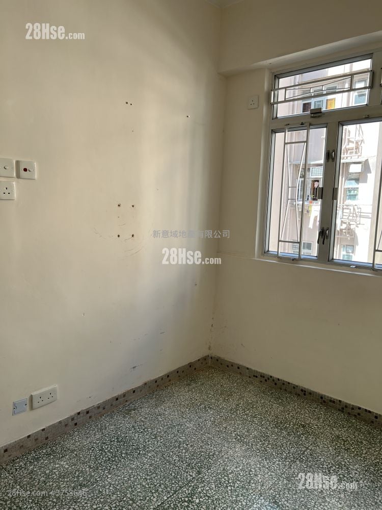Walk Up Building Sell 2 Bedrooms , 1 Bathroom 390 ft²