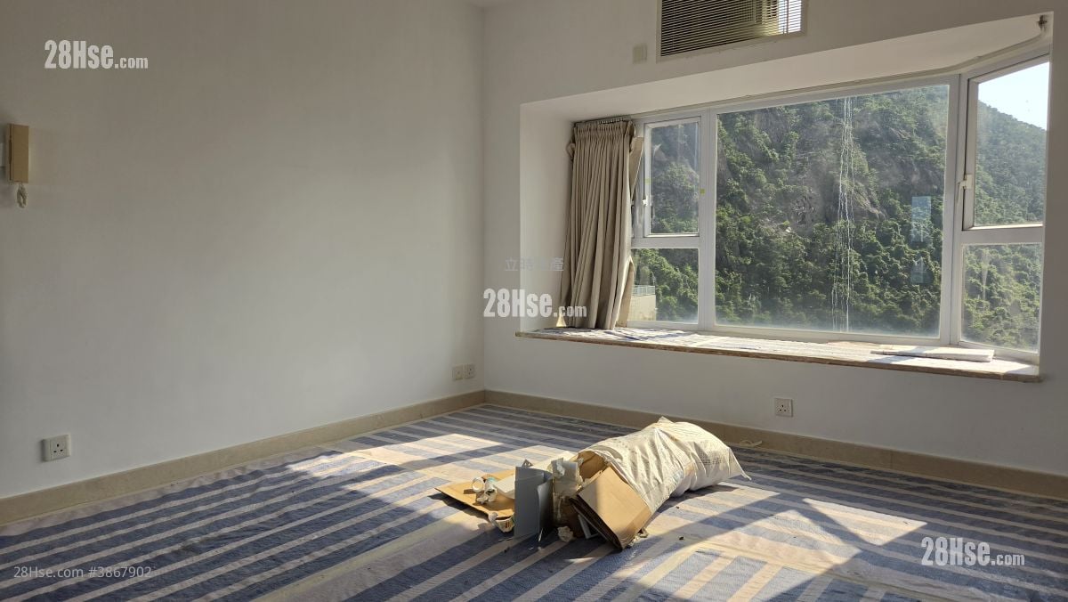 Flourish Court Rental 3 Bedrooms , 2 Bathrooms 971 ft²