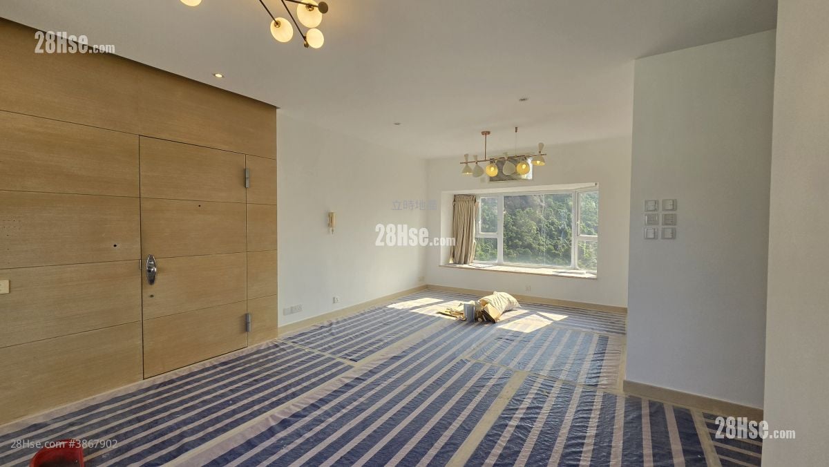 Flourish Court Rental 3 Bedrooms , 2 Bathrooms 971 ft²