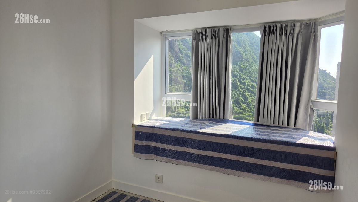 Flourish Court Rental 3 Bedrooms , 2 Bathrooms 971 ft²