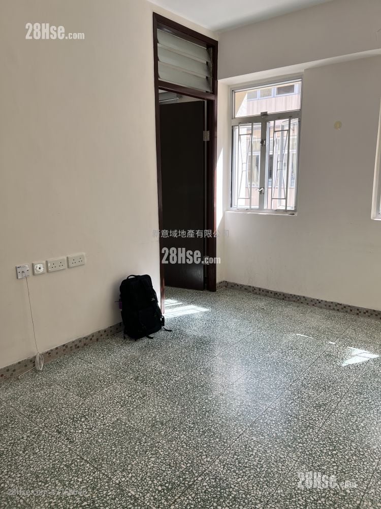 Walk Up Building Sell 2 Bedrooms , 1 Bathroom 390 ft²