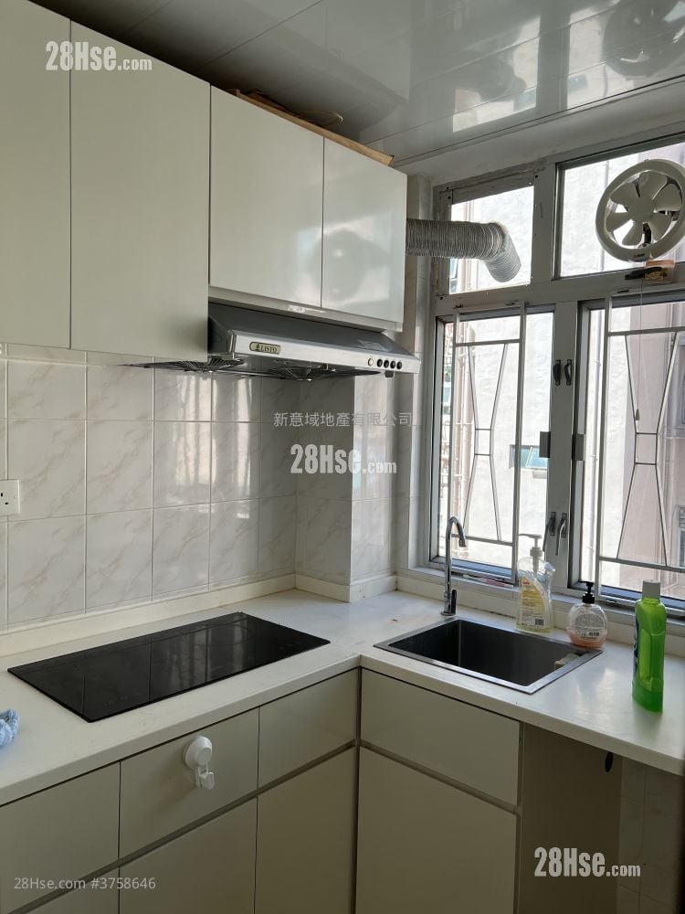 Walk Up Building Sell 2 Bedrooms , 1 Bathroom 390 ft²