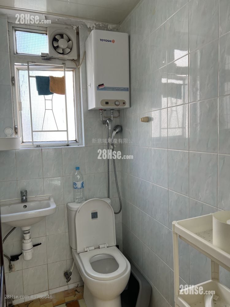 Walk Up Building Sell 2 Bedrooms , 1 Bathroom 390 ft²