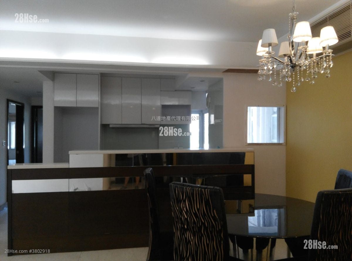 Yan On Building Sell 3 Bedrooms , 1 Bathroom 774 ft²