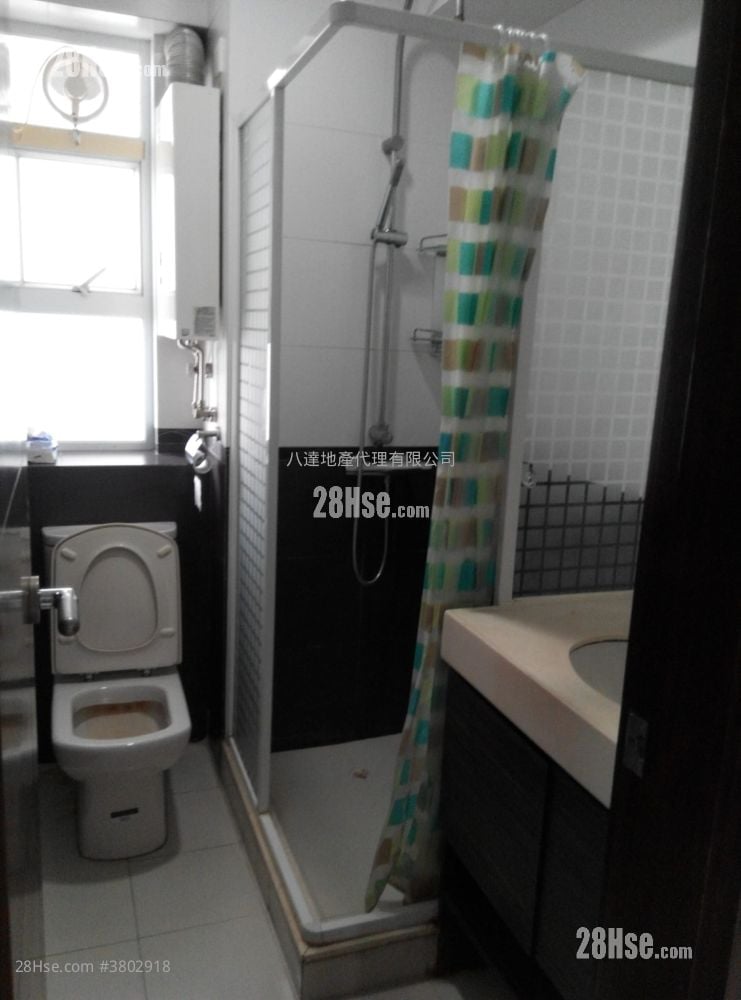 Yan On Building Sell 3 Bedrooms , 1 Bathroom 774 ft²