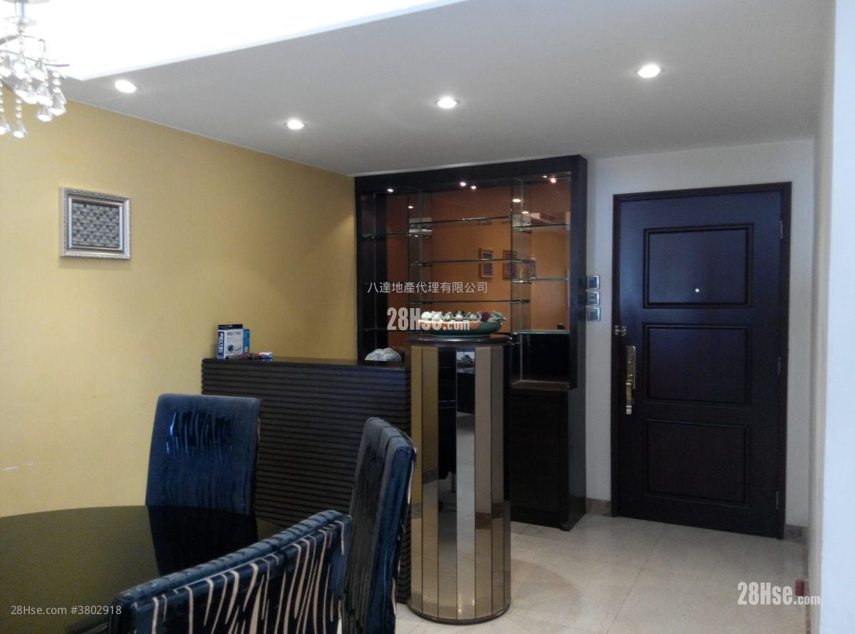Yan On Building Sell 3 Bedrooms , 1 Bathroom 774 ft²