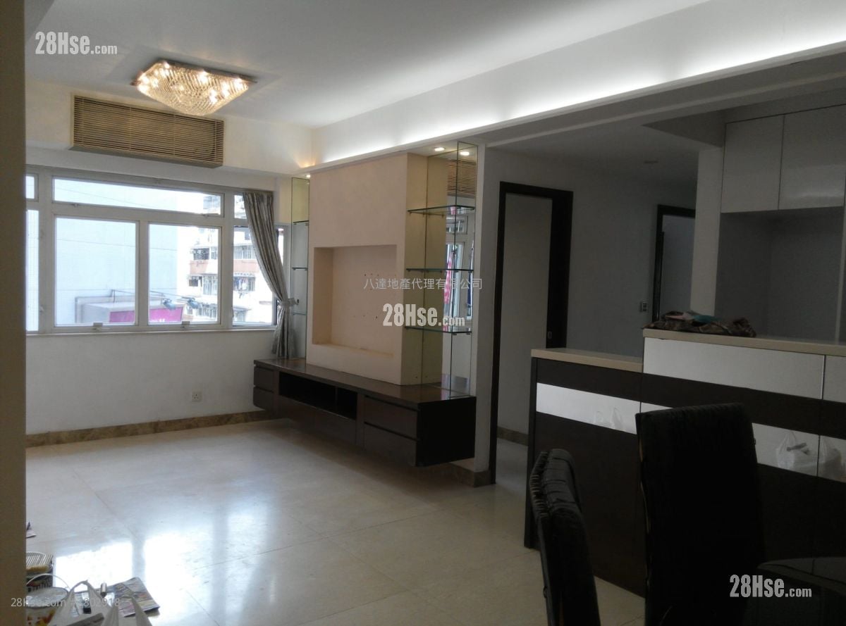 Yan On Building Sell 3 Bedrooms , 1 Bathroom 774 ft²