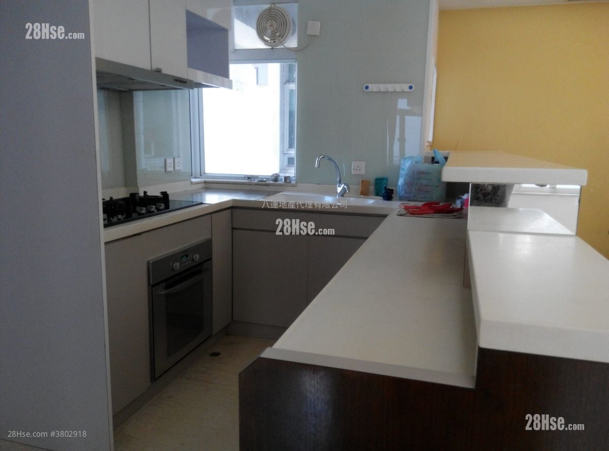 Yan On Building Sell 3 Bedrooms , 1 Bathroom 774 ft²
