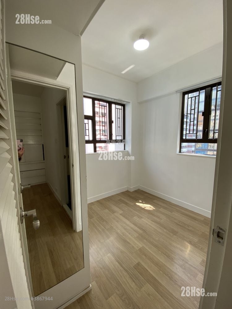 Fortune Building Sell 2 Bedrooms , 1 Bathroom 313 ft²