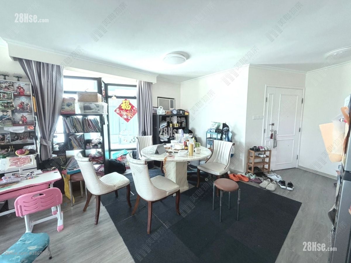 Royal Ascot Rental 3 Bedrooms , 2 Bathrooms 1,373 ft²