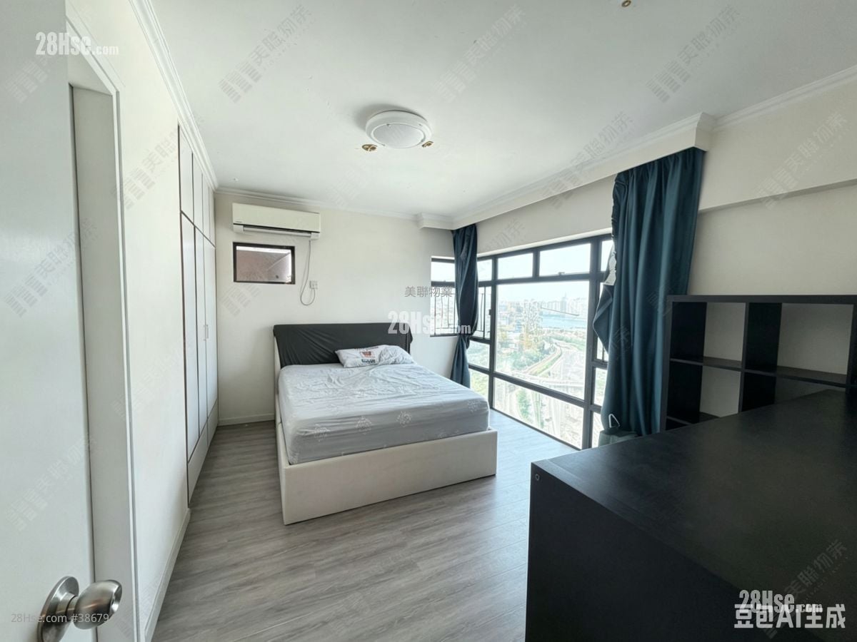 Royal Ascot Rental 3 Bedrooms , 2 Bathrooms 1,373 ft²