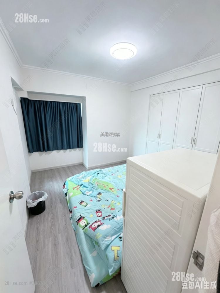 Royal Ascot Rental 3 Bedrooms , 2 Bathrooms 1,373 ft²