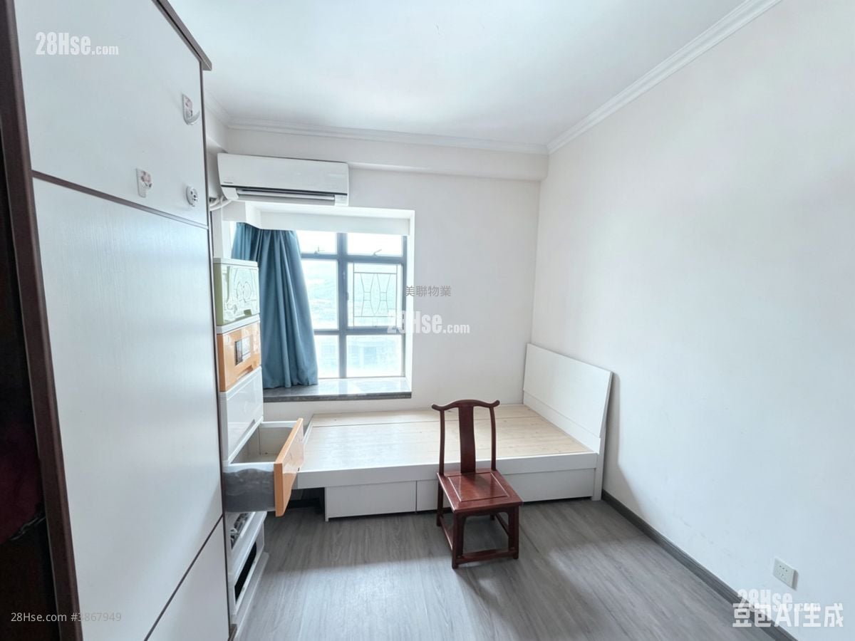 Royal Ascot Rental 3 Bedrooms , 2 Bathrooms 1,373 ft²