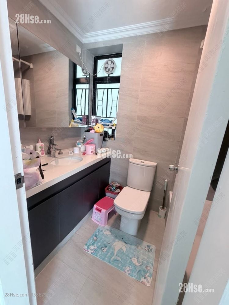 Royal Ascot Rental 3 Bedrooms , 2 Bathrooms 1,373 ft²