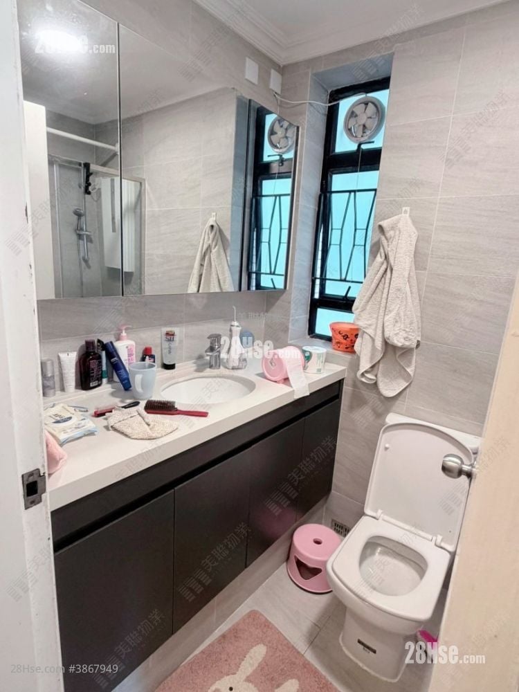 Royal Ascot Rental 3 Bedrooms , 2 Bathrooms 1,373 ft²