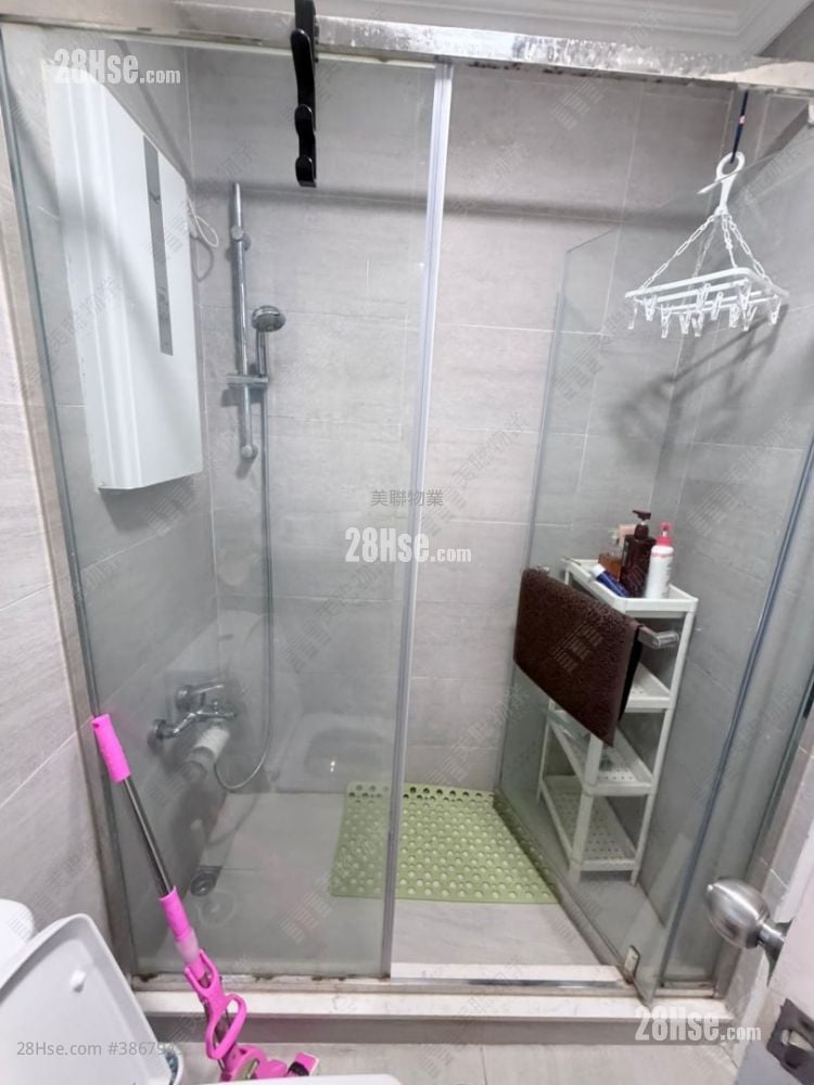 Royal Ascot Rental 3 Bedrooms , 2 Bathrooms 1,373 ft²