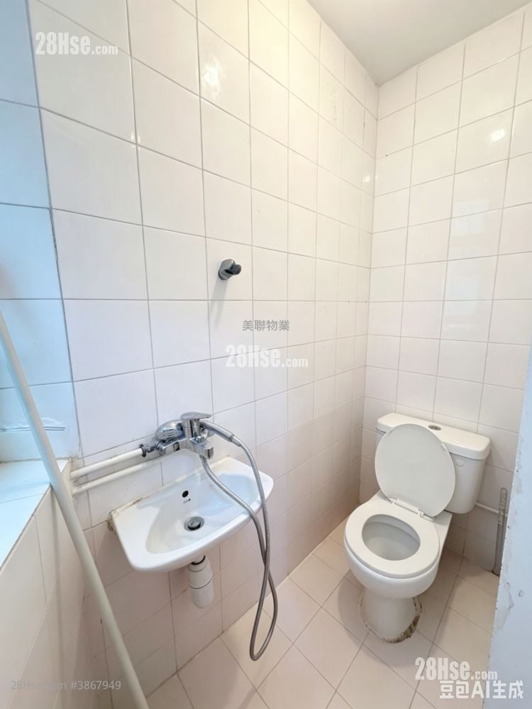 Royal Ascot Rental 3 Bedrooms , 2 Bathrooms 1,373 ft²