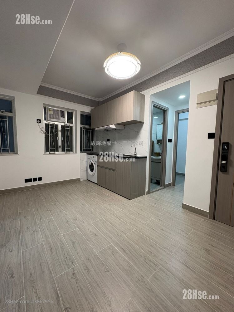 Chung Wo Building Sell 3 Bedrooms , 1 Bathroom 355 ft²