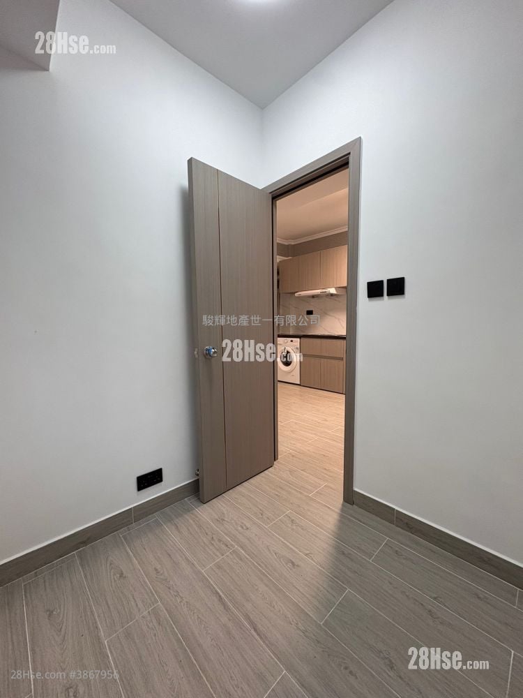 Chung Wo Building Sell 3 Bedrooms , 1 Bathroom 355 ft²
