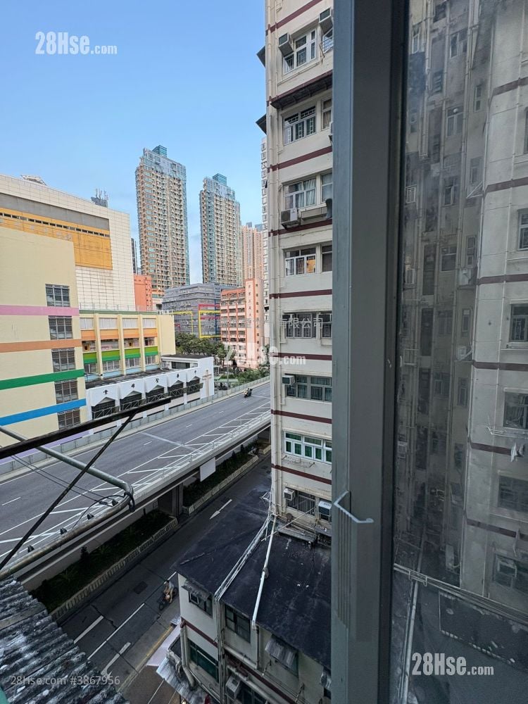 Chung Wo Building Sell 3 Bedrooms , 1 Bathroom 355 ft²