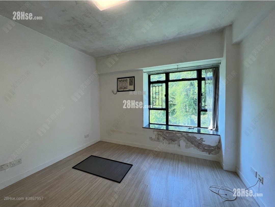 Pristine Villa Sell 3 Bedrooms , 2 Bathrooms 817 ft²