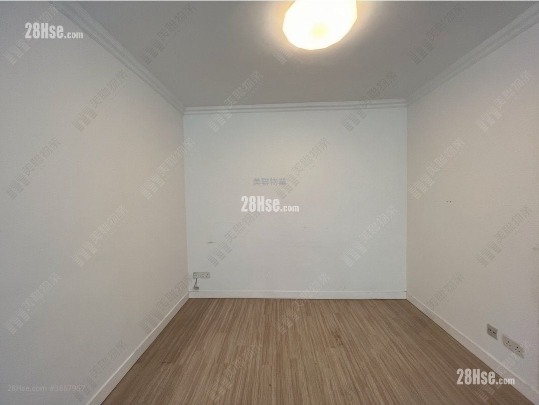 Pristine Villa Sell 3 Bedrooms , 2 Bathrooms 817 ft²