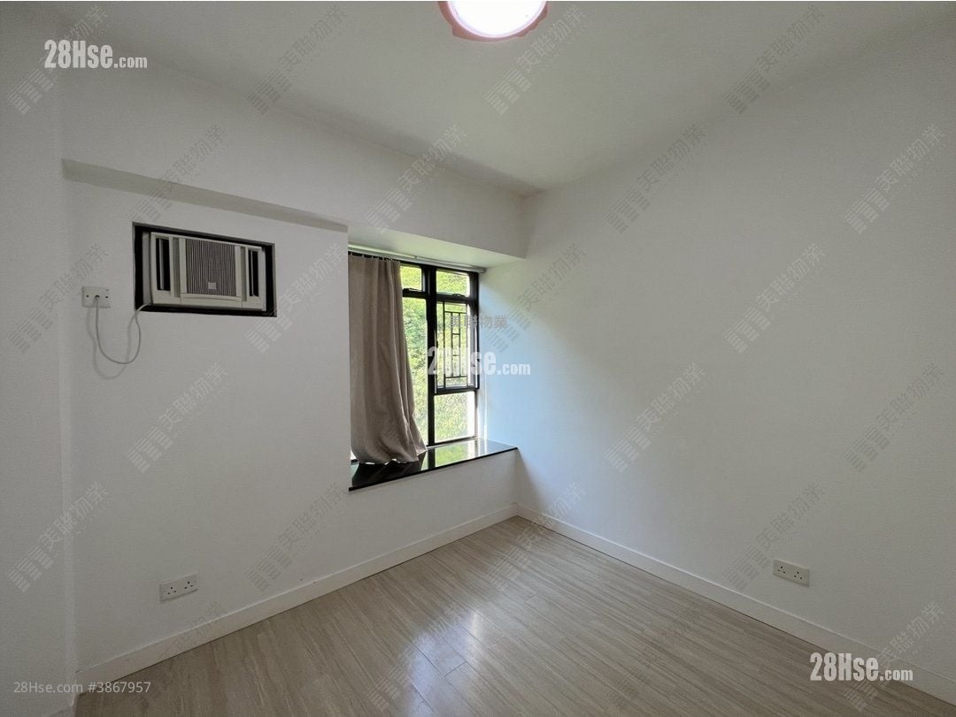 Pristine Villa Sell 3 Bedrooms , 2 Bathrooms 817 ft²